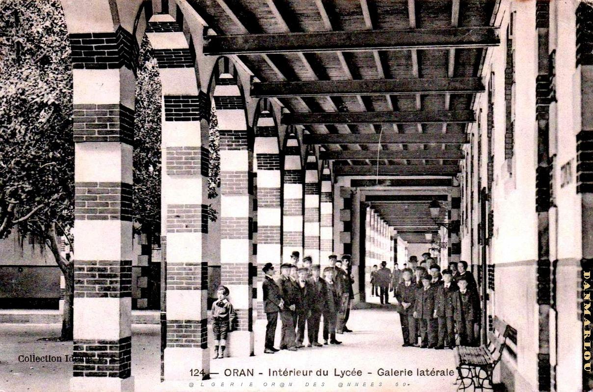 Oran - Lycee interieur.jpg
